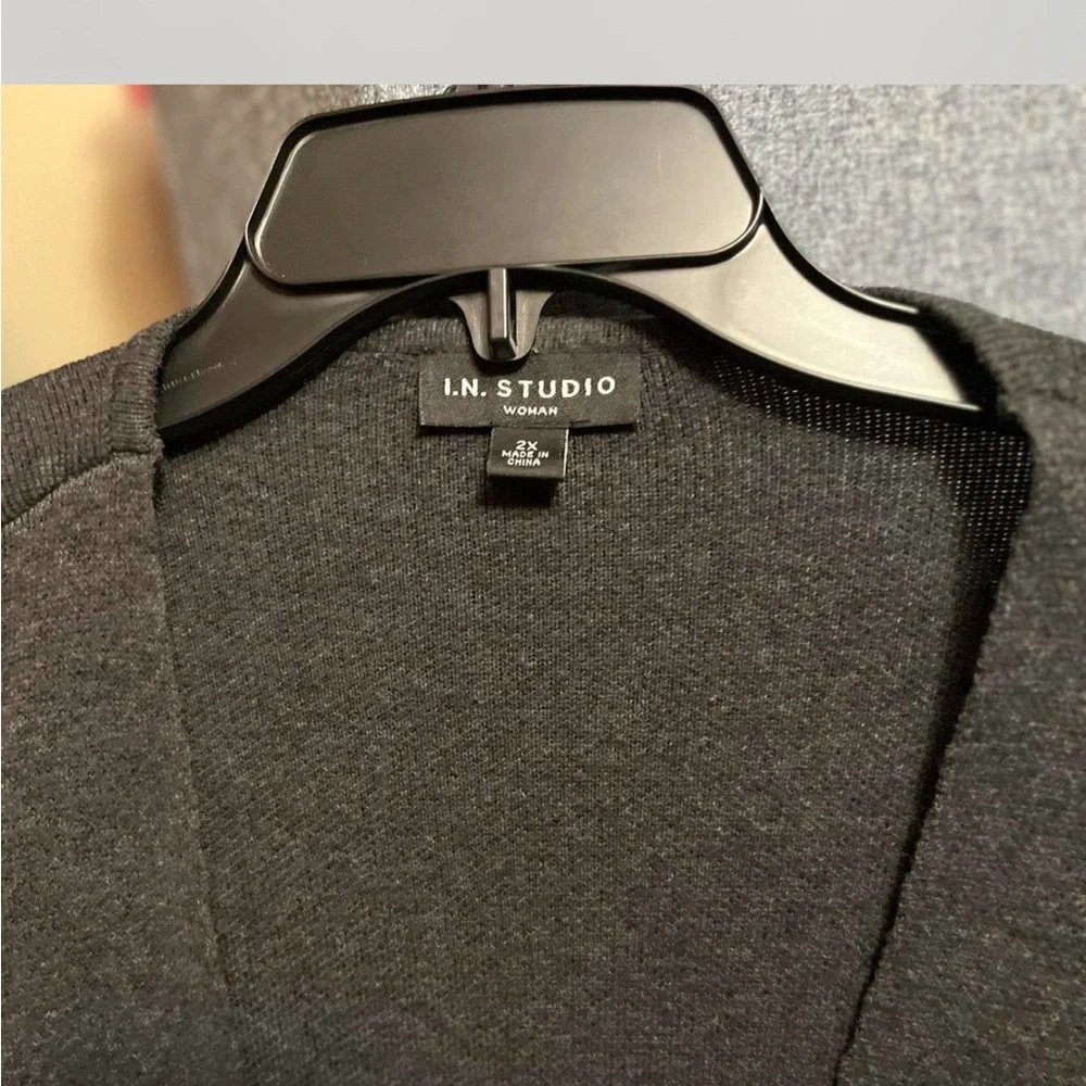 Ladies boutique brand cardigan.  Long length. 2X.  Like new - Picture 4 of 5